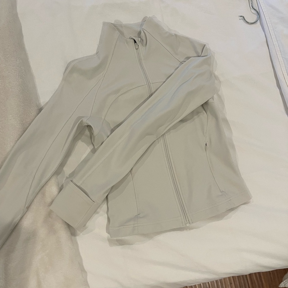 Lululemon cropped nulu define jacket size 4 bone